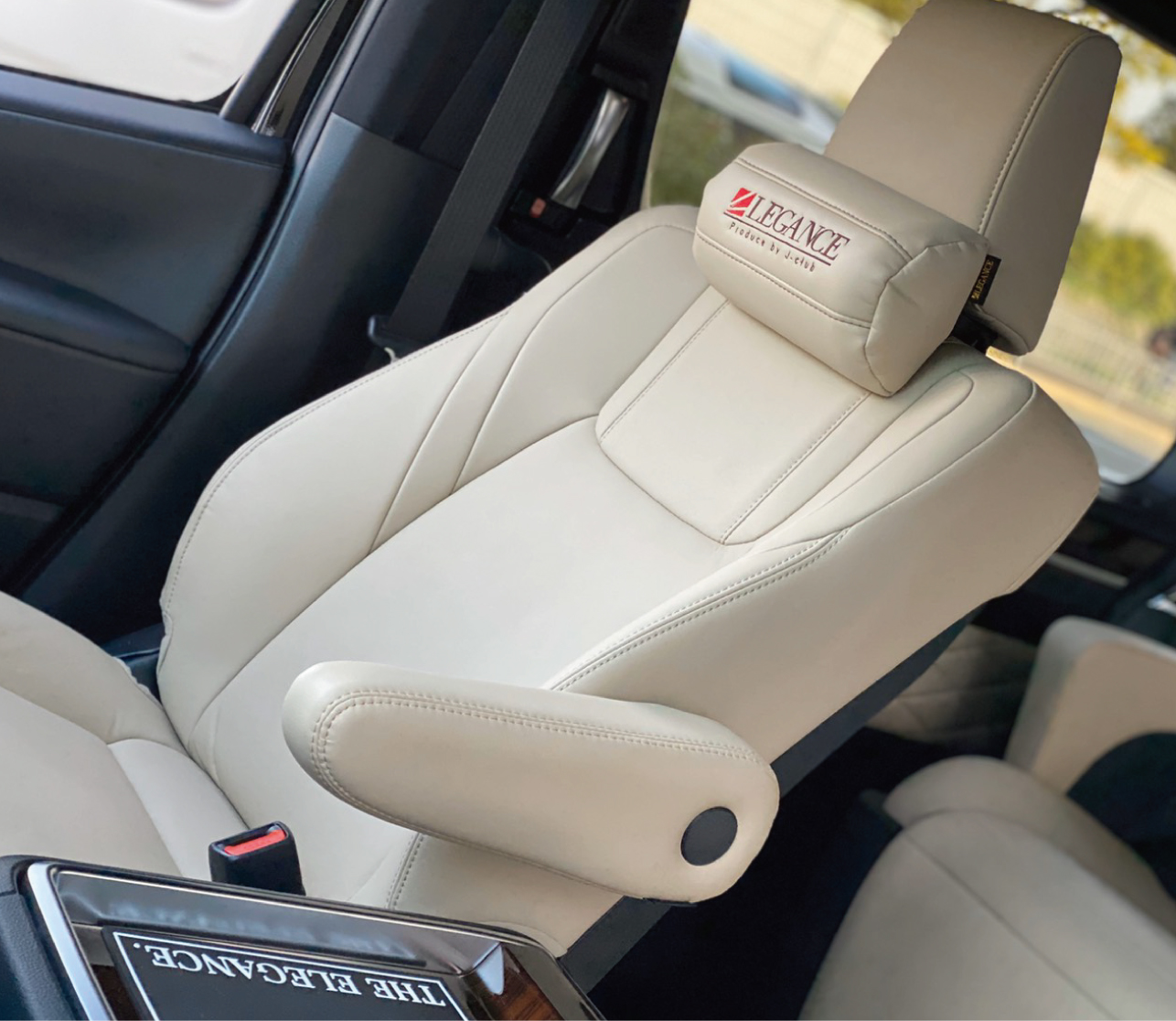 front seat armrest グランエース 用　フロントシートアームレスト 無段階タイプ